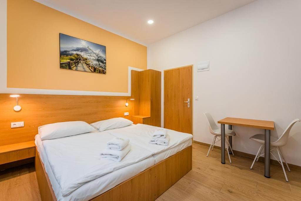 Rabie Aparthotel Prague Exterior photo